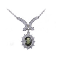 BG stříbrný náhrdelník s kubickými zirkony a vltavínem porhodiováno 264